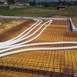 Primer izvedbe prezračevalnih cevi FRS 75 v betonsko ploščo