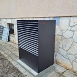 Toplotna črpalka zrak-voda Kronoterm Adapt stranka Zupan, Krmelj