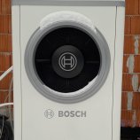 Toplotna črpalka zrak-voda Bosch Compress 6000 AW-9, stranka: Guggenmos, Kostanjevica