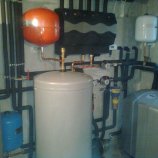 Ogrevalna toplotna črpalka zemlja-voda Termotehnika, zalogovnik in bojler, stranka: Pozvek, Senovo