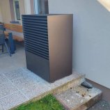 Toplotna crpalka zrak-voda Kronoterm Adapt stranka Solomun, Brestanica