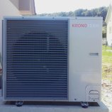 Toplotna črpalka zrak-voda Kronoterm (inverter), stranka:Škrgič, Mokronog